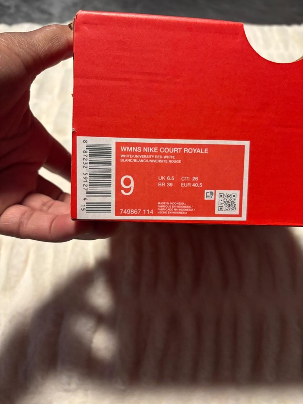 Nike White Low-Top Sneakers with Red Swoosh - Picture 6 of 6